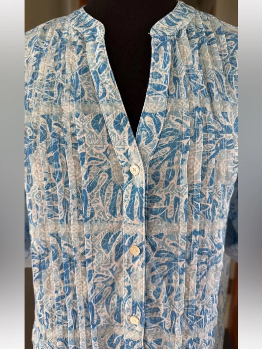 J. McLaughlin Riviera Print Blue Linen Shift Dress Pleated Roll Tab Sleeves Sz M - Picture 2 of 10